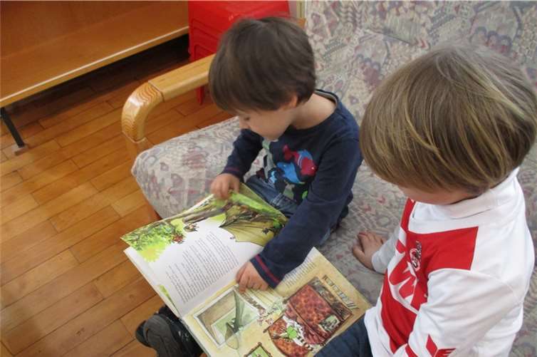 Am Ende ihres Ausflugs hatten die Igelkinder viel über Bücher gelernt. privat