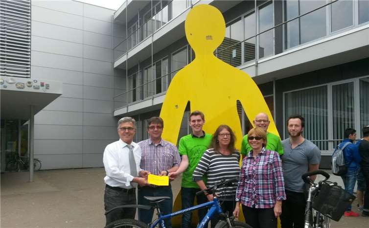 Am Ende konnte das Team der Barbarossaschule über 1.000 Euro an Spenden übergeben. privat