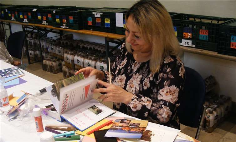 Am Ende konnte jede Frau ihr Buch mit nach Hause nehmen, um es dort weiter zu gestalten, zu verschenken oder zu bewahren.Foto: privat