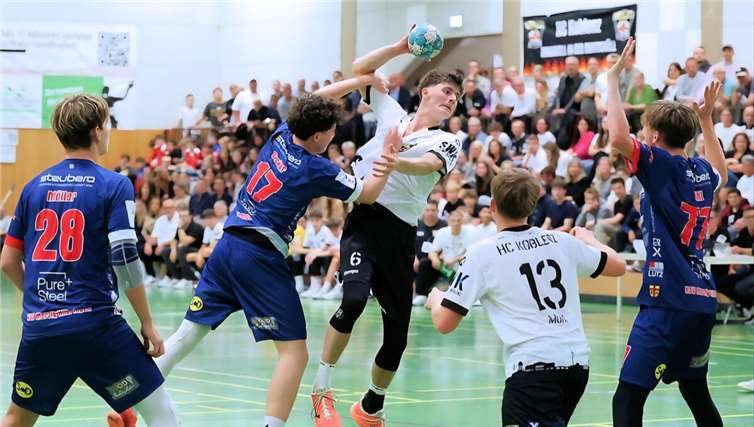 Am Ende stand ein verdienter 43:40-Erfolg für den HC Koblenz, der von den Fans in der Beatushalle lautstark bejubelt wurde.  Foto: Sport-Didi