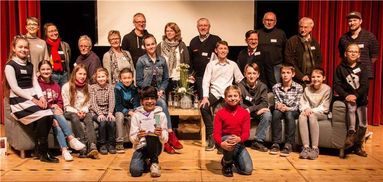 Am Ende strahlten alle und freuten sich mit dem verdienten Sieger. Fotos: privat