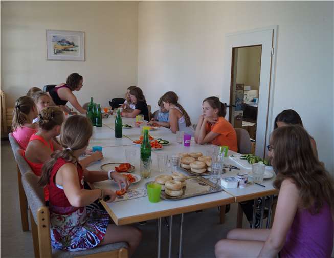 Am Ende waren alle eingeladen, von den gesunden Snacks zu kosten.