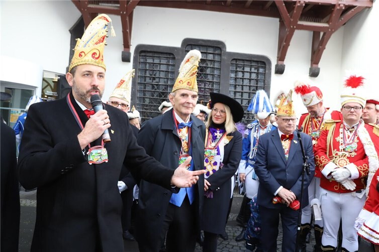 Am Ende zeigte sich OB Greiner einsichtig, dass er gegen die Andernacher Narren keine Chance hatte.