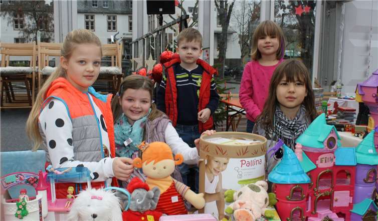 Am Eröffnungstag gab es im neuen Zauberzelt auch einen Spielzeugbasar, der unter Elternaufsicht von Kindern geführt wurde.