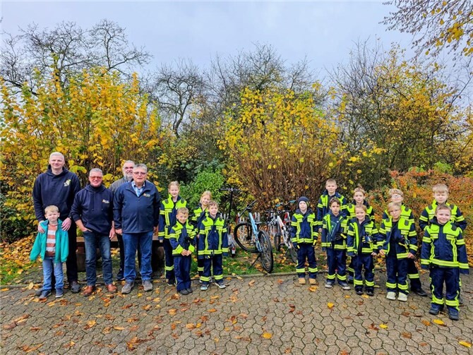 Am Feuerwehrgerätehaus des Löschzugs Miesenheim befindet sich seit Kurzem ein neuer Fahrradständer mit sechs Stellplätzen. Foto: privat