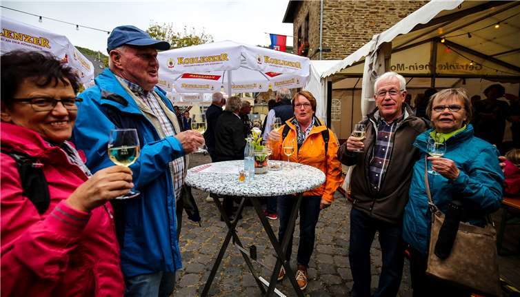 Am Feuerwehrgerätehaus herrschte Party-Stimmung, es wurde ausgiebig gefeiert. Fotos: EP