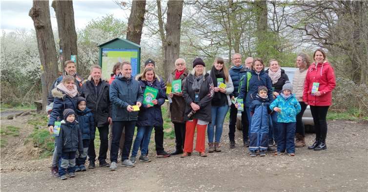 Am Freitag, den 1. April fand auf dem Wanderparkplatz Mönchsheide die offizielle Eröffnung des „Kleinen Märchenweges“ statt.Foto: Tourist-Information Bad Breisig