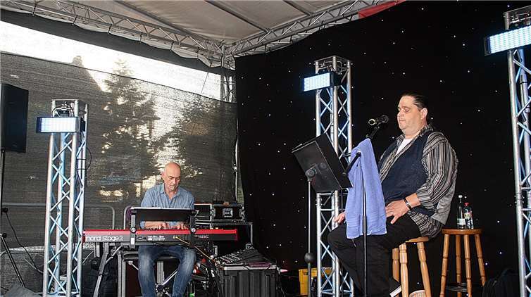 Am Freitag sorgten Ian Jory (re.) und WinfriedSchuld für die musikalische Unterhaltung.
