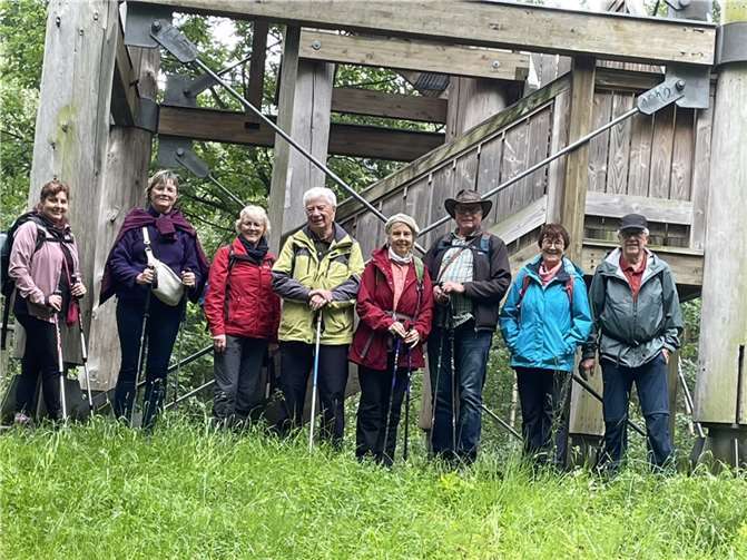 Am Fuße des EVA-Turms.  Foto: Linda Meier