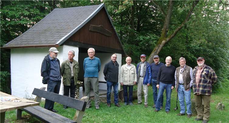 Am Gebildeichshäuschen legten die Herren eine Pause ein.