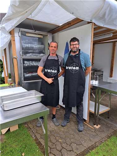 Am Heidefest wird traditionell der bekannte Spießbraten angeboten.  Foto: privat