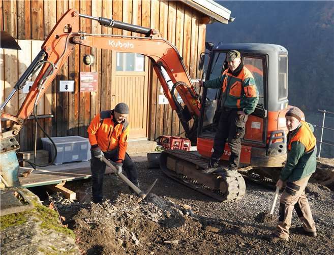Am Hüttengebäude soll ein offenes Vordach während dieses Bauabschnitts entstehen. Foto: privat