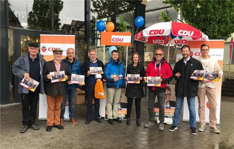 Am Infostand der CDU tauschten sich die Kandidaten für Stadt- und Gemeinderat mit den Besuchern aus. Foto: privat