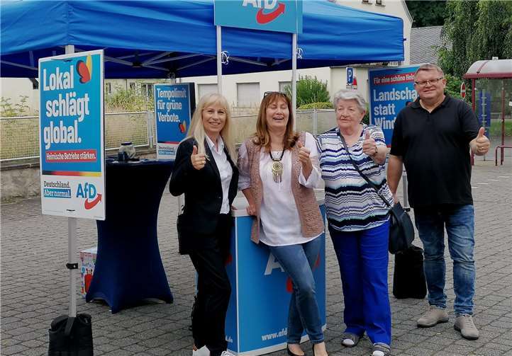 Am Infostand (v.li.n.re.): G. Seidel, U. Zobel, A. Schüren und H. Zobel. Foto: privat