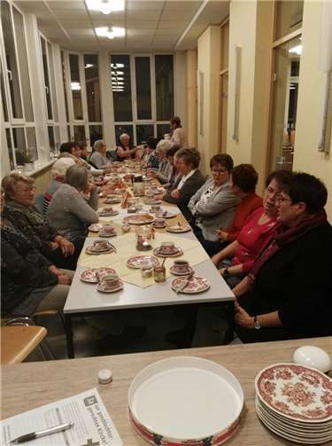 Am Kaffeetisch konnten die Besucher sich gemeinsam auf die Adventszeit einstimmen.Foto: privat