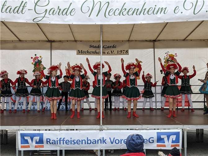 Am Karnevals-Samstag startete um 11.11 Uhr auf dem Merler Dorfplatz, der traditionelle Jeckentreff der Stadt-Garde Meckenheim e.V. Foto: privat
