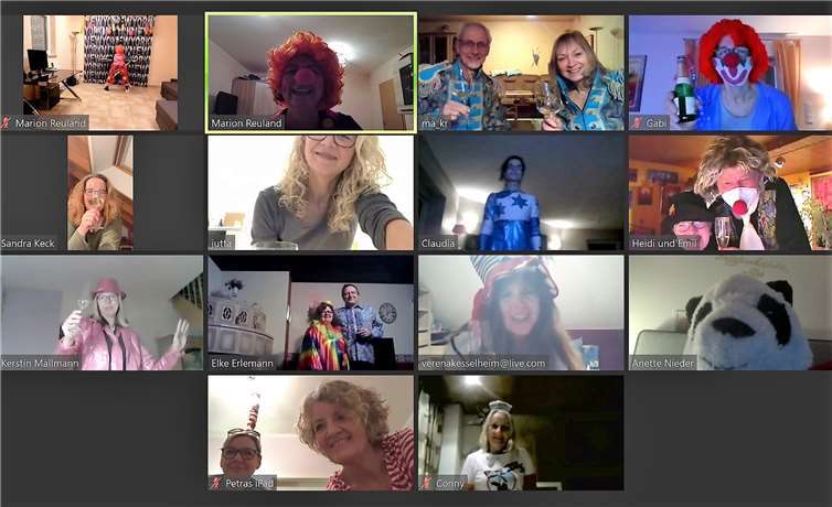 Am Karnevalsdienstag wurde sogar kostümiert getanzt und angestoßen. Foto: privat