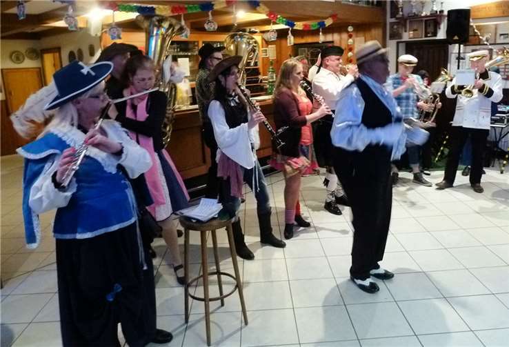 Am Karnevalssamstag spielte man im Rotter Schützenhaus.