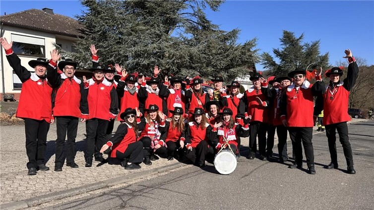Am Karnevalssonntag, 15. Februar 2026, zieht der Königsfelder Karnevalszug erneut durch die engen Fachwerkgassen des Ortes. Foto: privat