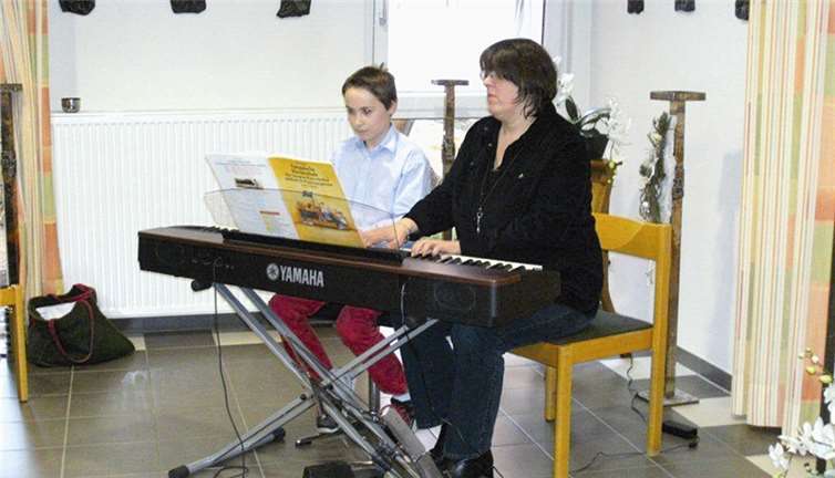 Am Keyboard gab es auch eine generationenübergreifende Darbietung.