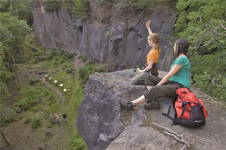 Am Kottenheimer Winfeld bieten sich atemberaubende Ausblicke. Hier hat der Basalt eine einzigartige Natur geschaffen.Klaus-Peter Kappest