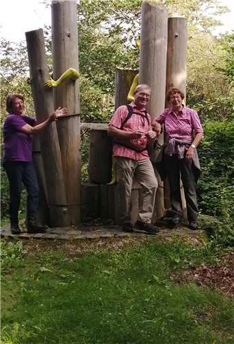 Am Kunstobjekt der besonderen Art: Mensch und Technik