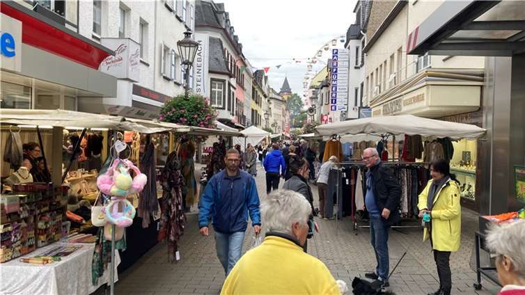Am Lukasmarktdienstag und -mittwoch bevölkern zahlreiche Händler die Innenstadt.
