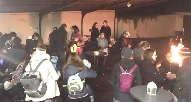 Am Martinsfeuer wurden die bekannten Lieder gesungen. Foto: privat