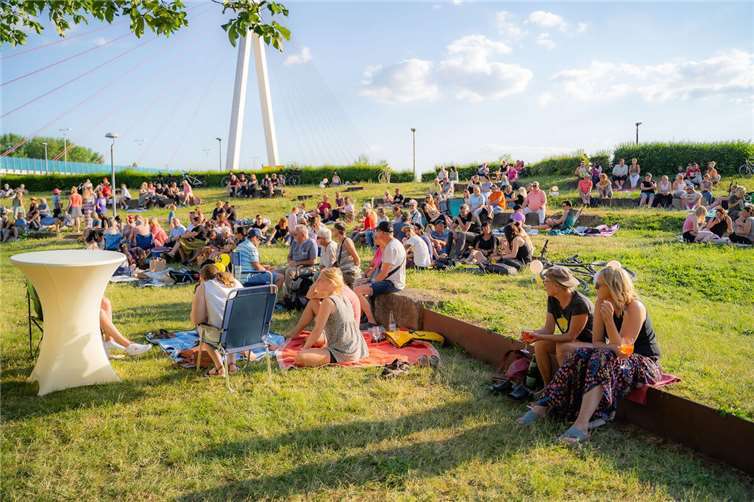 Am Mittwoch, 11. Juni, locken elektronische Beats in die Goethe-Anlagen, wenn das erste von drei „R(h)ein chillen“ in diesem Juni steigt. Foto: Alexandra Heinz