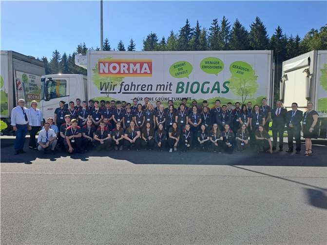 Am Mittwoch, 23. August wurde allen neuen Auszubildenden die Chance gegeben, die Niederlassung, den Niederlassungsleiter Herr Kirchner, die Verkaufsleiter Herr Wächter und Herr Reitenbach, den Warenbereitstellungsleiter Herrn Hartung, sowie die Bereichsleiter/-innen für Aus- und Fortbildung Frau Steffes-lai, Frau Joosten und Herr Tkatschenko näher kennenzulernen. Quelle: NORMA Lebensmittelfilialbetrieb Stiftung & Co. KG