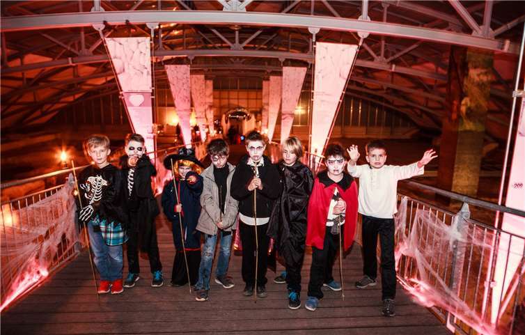 Am Mittwoch, 31. Oktober treiben Geister, Monster, Vampire und allerlei andere Gestalten ihr Unwesen in dem 2.000 Jahre alten Tuffsteinbruch und verwandeln das Römerbergwerk in ein wahres Spukhaus. Zimpfer Photography