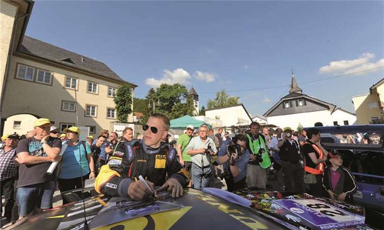Am Mittwoch ab 16 Uhr findet die Vorstellung mit Interviews und Autogramm-Gelegenheiten statt.