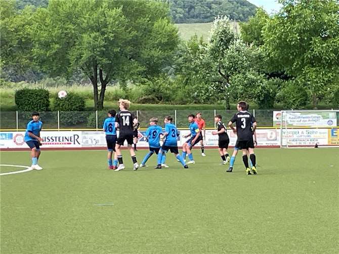 Knapper Sieg gegen die JSG Rieden Am Mittwoch vor Christi Himmelfahrt absolvierte die C-Jugend der SG Bad Breisig das vorletzte Meisterschaftsspiel, im heimischen Rheintalstadion, gegen die JSG Rieden. Foto: privat
