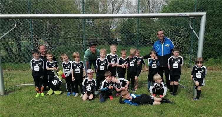 Am Montag, 1. Mai nahmen die Jüngsten mit drei Mannschaften und 17 Kindern am Bambinitreff des JSG Partners, SV Laetitia Rüber teil. Foto: privat