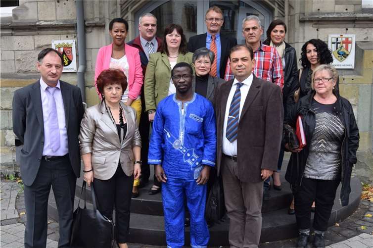 Am Montag, 13. Oktober, fand eine öffentliche Sitzung des Wahlausschusses statt, zu der sich viele der Kandidatinnen und Kandidaten einfanden. Landrat Rainer Kaul als Kreiswahlleiter und der Wahlausschuss hatten den Wahltermin, den 23. November, festzulegen und über die Zulassung der eingereichten Wahlvorschläge zu entscheiden. 17 Kandidatinnen und Kandidaten wurden zugelassen. privat