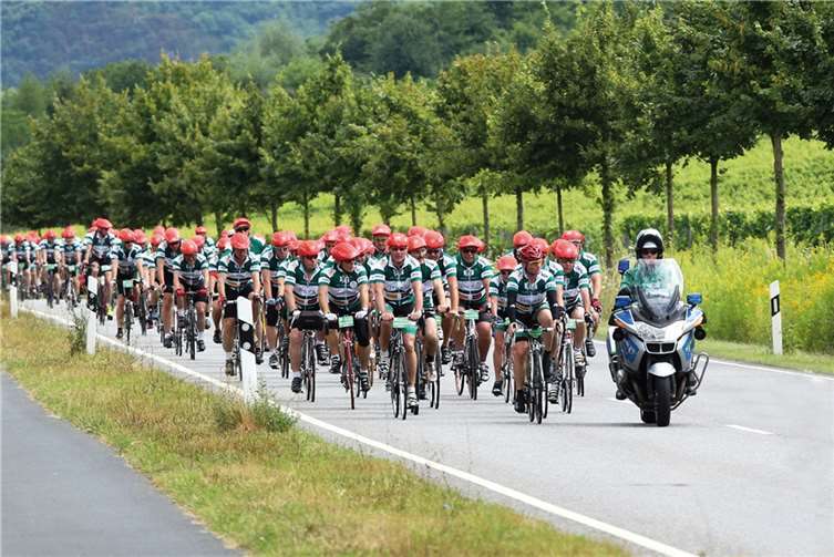 Am Montag, 8. August legt die 25. VOR-TOUR der Hoffnung mit 120 Radlern einen Stopp in Sinzig ein. Foto: VOR-TOUR der Hoffnung e.V.
