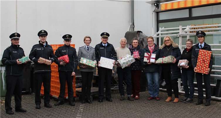 Am Montag, dem 11. Dezember 2023, fand eine besondere Veranstaltung statt: Jürgen Hein von der Swisttaler Tafel erhielt im Rahmen der diesjährigen Wunscherfülleraktion zahlreiche Geschenke. Foto: privat