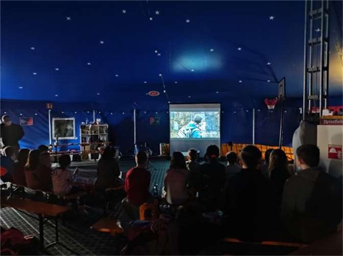 Am Montag hieß es „Film ab“ im Zirkuszelt der Johannitern in Dernau.  Quellen: Jugendbüros Altenahr