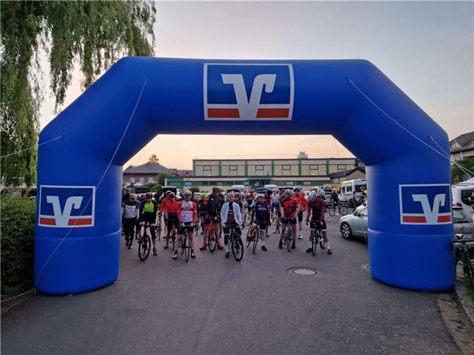 Am Morgen des 1. Mai machten sich die Fahrer:innen auf den Weg durch das Maifeld und nördliche Rheinland-Pfalz.  Foto: privat