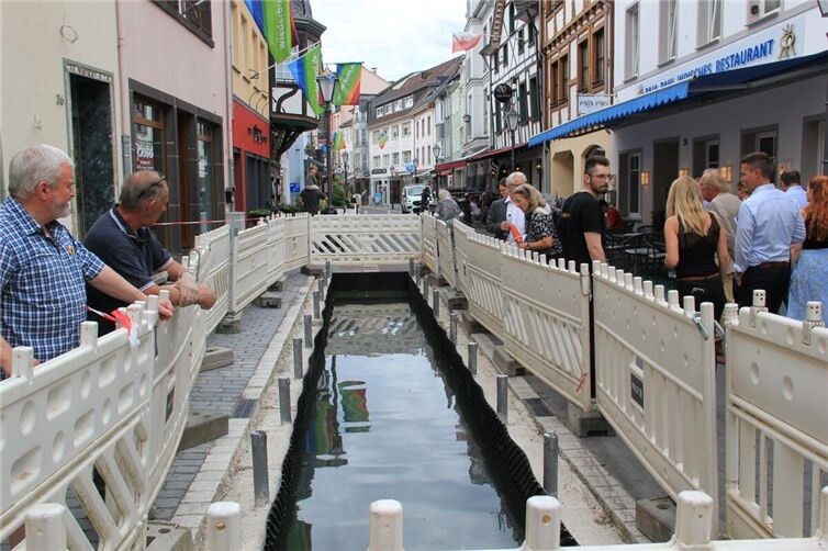 Am Mühlenteich in Ahrweiler gibt es zwar „Wasser für die Optik“, doch große Probleme bereitet ein Einsturz unter den Häusern der oberen Niederhut. Pelgrim: „Da müssen Bergbaufachleute ran.“ Foto: GS