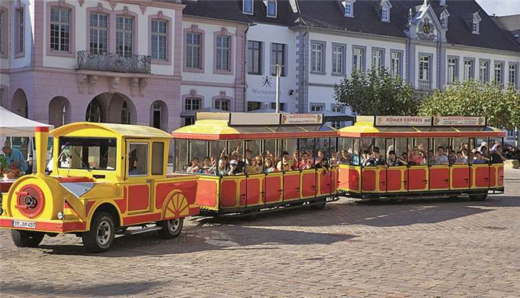Am Nachmittag machten die Teilnehmer mit dem „Römerexpress“ eine Stadtrundfahrt durch Trier.privat
