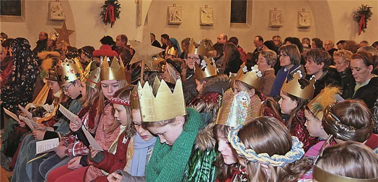 Am Neujahrstag versammelten sich die Sternsinger zum Entsendungsgottesdienst in der Pfarrkirche St. Martin.  Stein