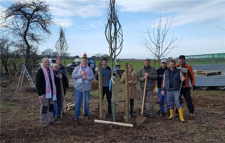 Am Ortsrand von Oberdrees stellte die Stadt Rheinbach Pflanzflächen zur Verfügung.Fotos: privat