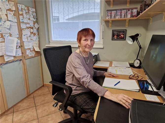 Am PC schreibt Elfriede Liebich ihre Geschichten. „Das ist mein Lieblingszimmer, aber ich bin auch viel draußen unterwegs“.