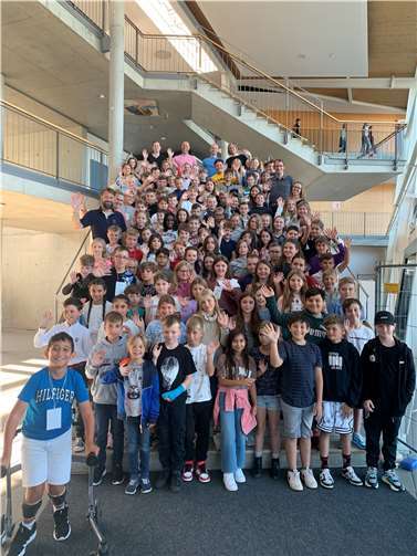 Am Peter-Joerres-Gymnasium haben 112 neue Schülerinnen und Schüler ihre Ausbildung in der Jahrgangsstufe 5 begonnen.  Foto: Lutz Hasbach