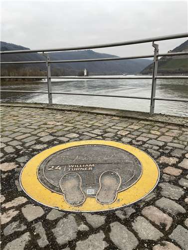 Am Rhein-Nahe-Eck in Bingen mit Blick auf Mäuseturm, Binger Loch und Ruine Ehrenfels.