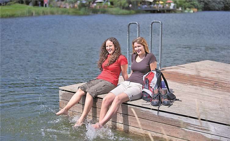 Am Riedener Waldsee kann man sich super erholen und auch die Badegäste können sich ab sofort wieder am kühlen Nass erfreuen. privat