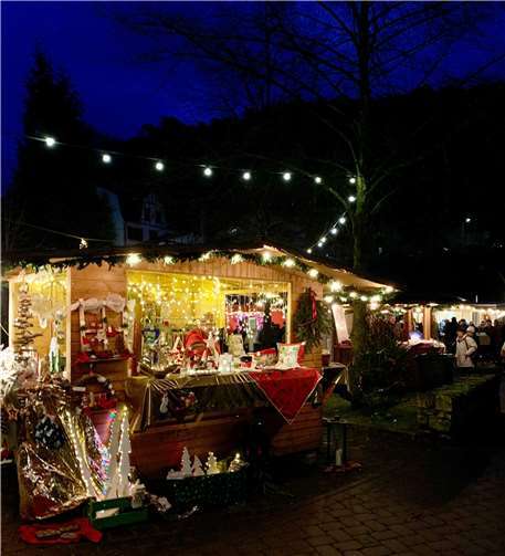 Am Samstag, 11. Dezember startet am Fuße der Burg Grenzau wieder ein kleiner, aber feiner Weihnachtsmarkt.Foto: privat