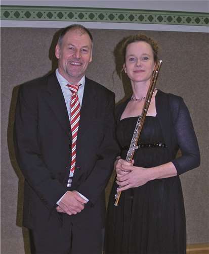 Am Samstag, 16. November präsentierten der Schriftsteller Gregor Schürer aus Heimersheim und die Querflötistin Britta Bauer in der Laacher Informationshalle ihr Programm um Sankt Martin. privat