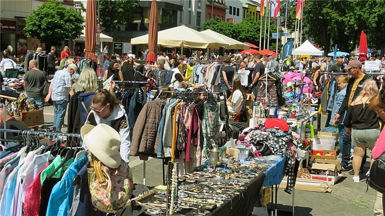 Am Samstag, 16.Mai,bringt der Flohmarkt in der Neuwieder Innenstadt Schatzsucher und Schnäppchenjäger auf die Langendorfer Straße.